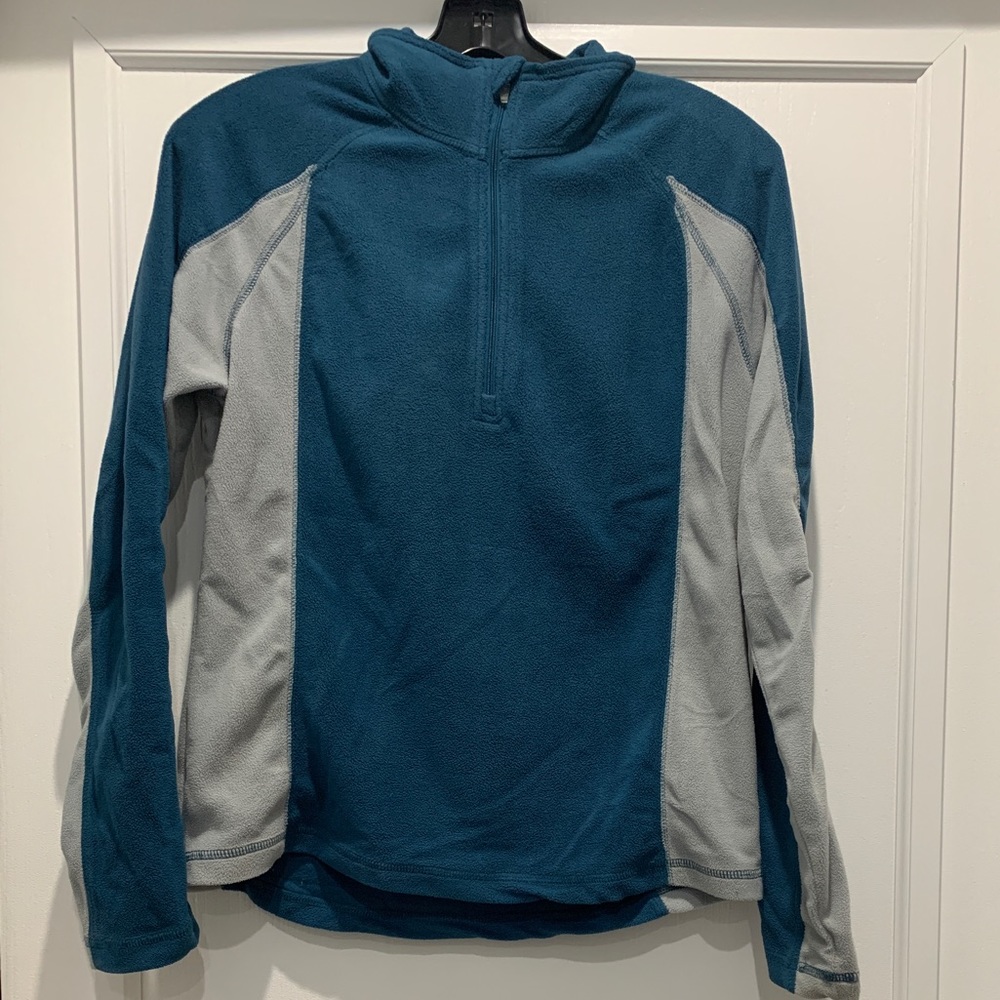 Alpine Design women’s pullover size medium.